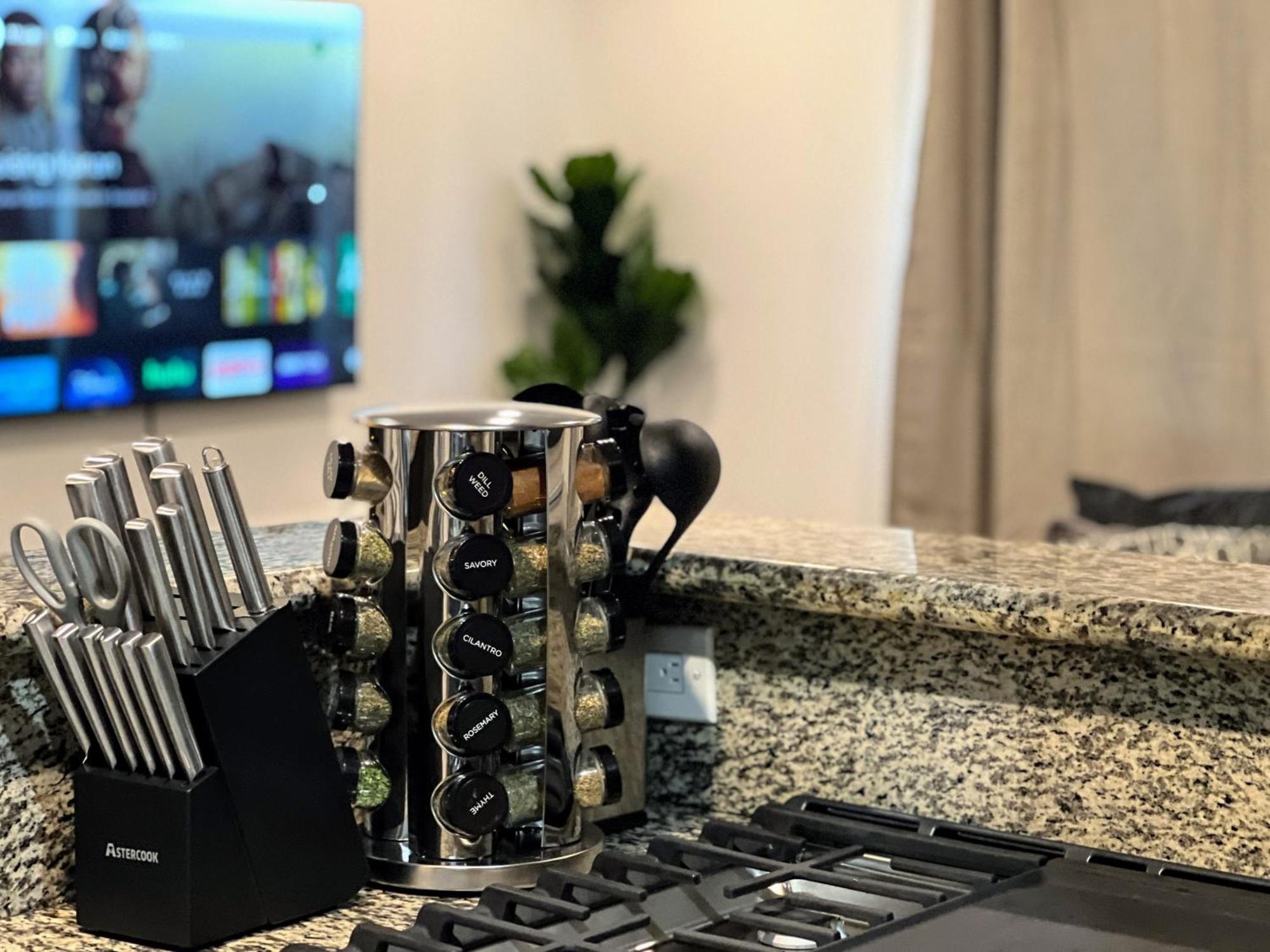 Hollywood Black Habitat Holiday home